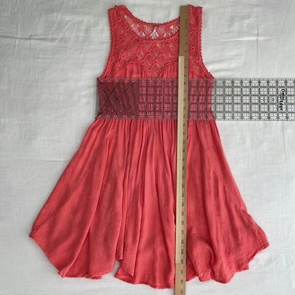 Free People Fiesta dress coral crochet lace bodice flowy asymmetrical hem XS - Picture 6 of 10